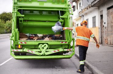 Рециклиране на твърди битови отпадъци